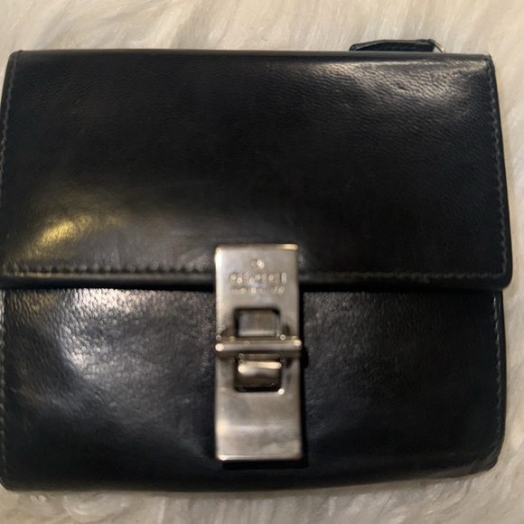 Authentic Gucci Black Leather Bifold Wallet With Silver Metal GUC - Picture 7 of 16